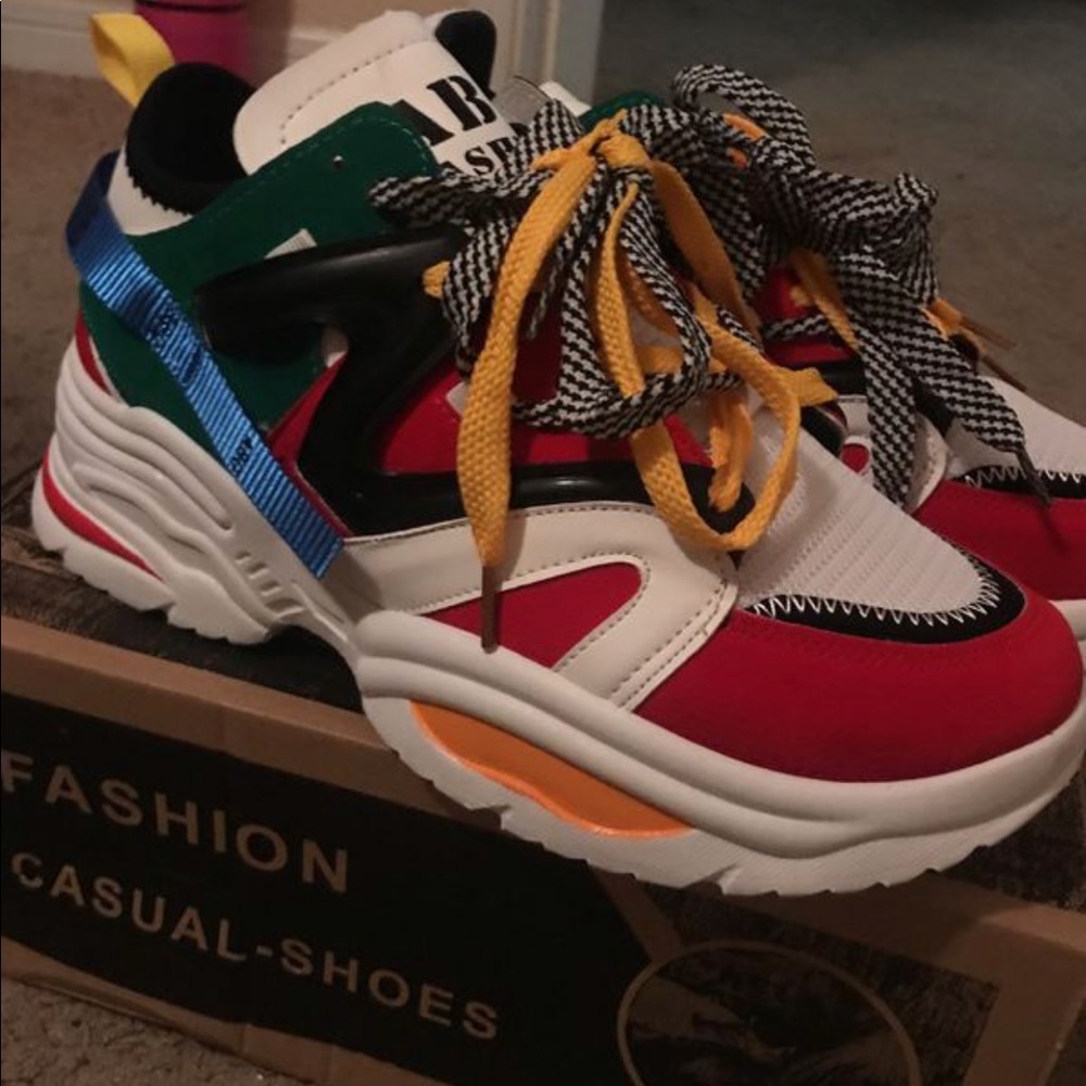 OBO UNISEX SNEAKER SIZE 9(DS)